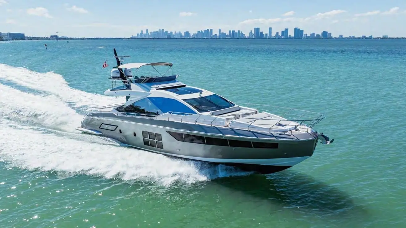 Sensori biassiali Smart Skin Sensor applicati alla sezione immersa dello scafo dello yacht a motore Azimut S7.