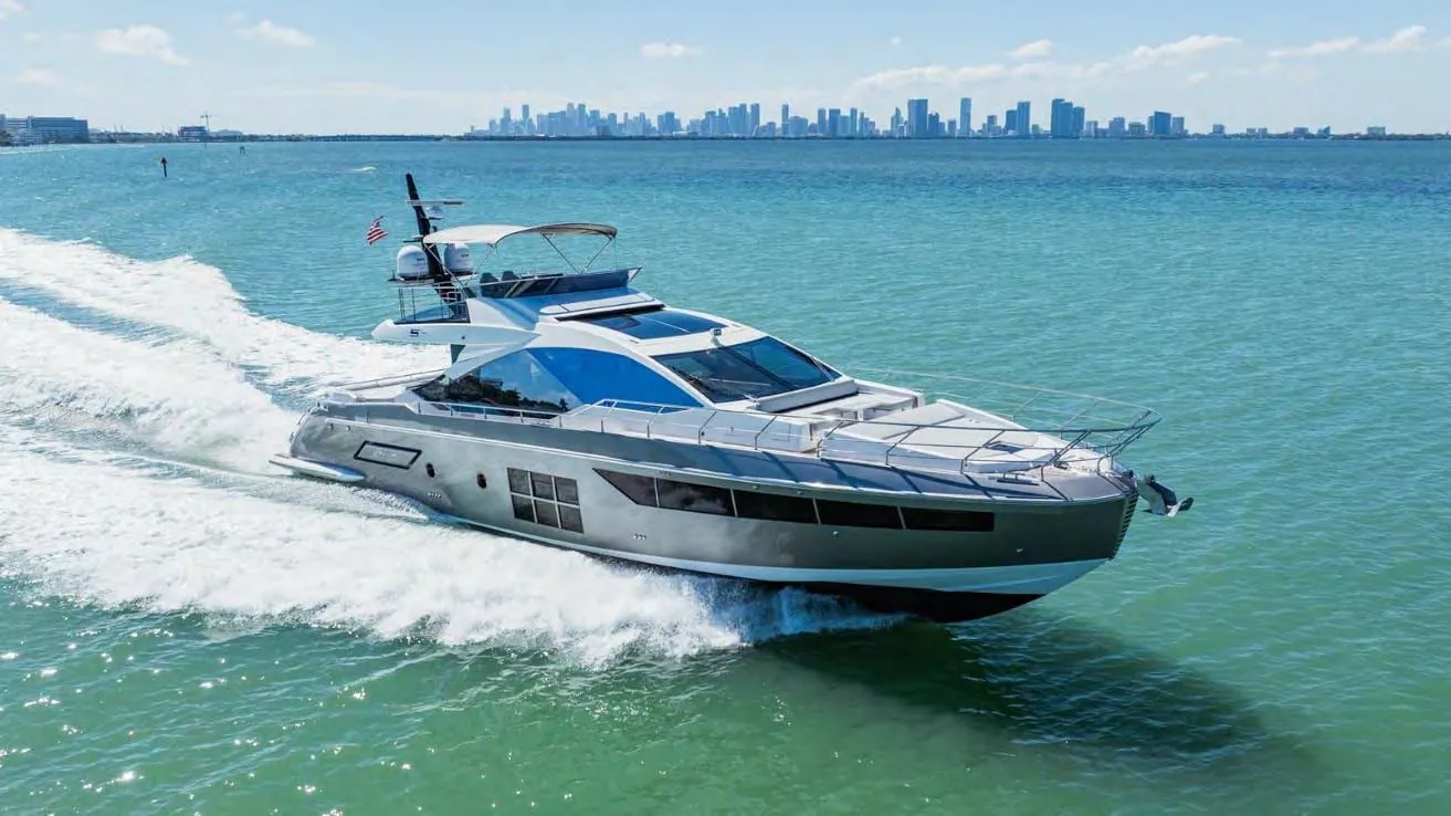 Sensori biassiali Smart Skin Sensor applicati alla sezione immersa dello scafo dello yacht a motore Azimut S7.